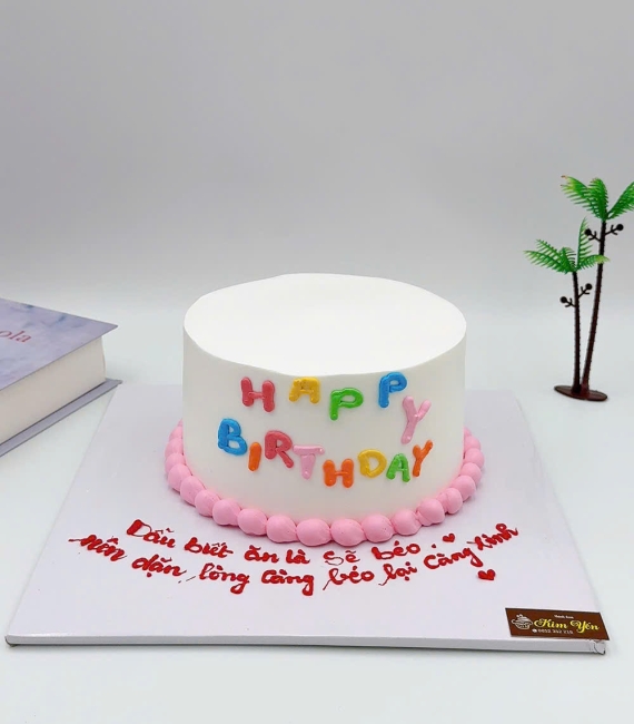 Mẫu bánh kem tone hồng đơn giản hot 2025