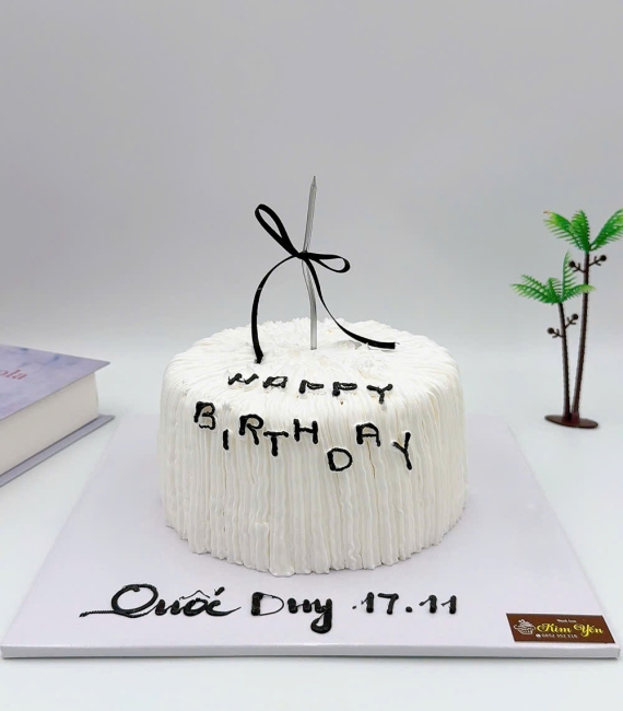 Bánh kem chúc mừng sinh nhật đơn giản tone trắng