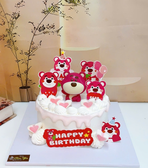 Bánh kem dành cho bé gái gấu dâu dành cho bé lên 5 tuổi