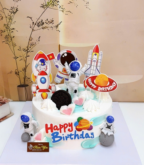 Bánh kem chúc mừng dành cho bé trai thích phi hành gia ,thích khám phá