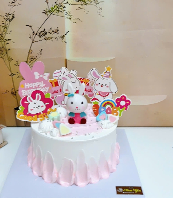 Bánh kem dành cho bé gái thích nhiều màu sắc lên 6 tuổi