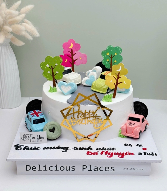 Bánh kem chúc mừng dành cho bé trai thích xe ô tô đủ màu