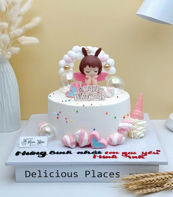 Bánh kem dành cho bé gái công chúa và kẹo ngọt mừng bé lên 7 tuổi