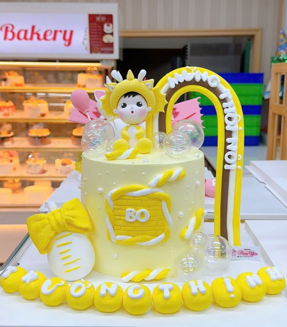 Bánh Kem thôi nôi tuổi rắn tone vàng dành cho bé trai