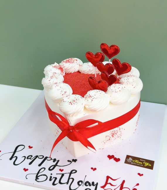 Bánh kem dành nữ mẫu trái tim làm theo yêu cầu tone đỏ