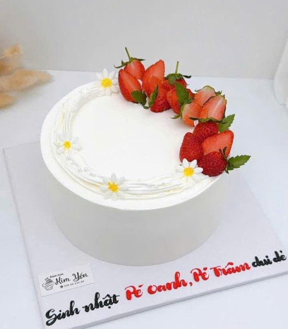 Bánh sinh nhật trái cây dâu tây hot 2026