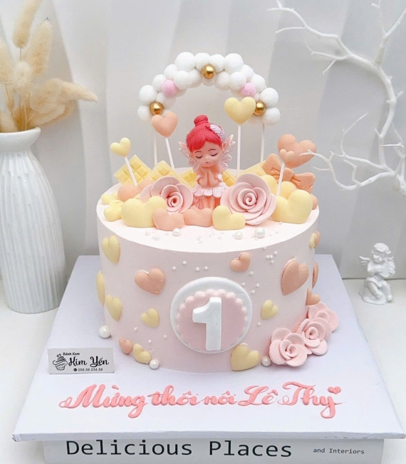 Bánh kem mừng bé gái lên 1 tuổi