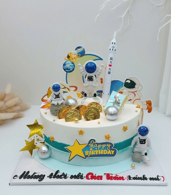 Mẫu bánh kem dành cho bé trai yêu thích người phi hành gia
