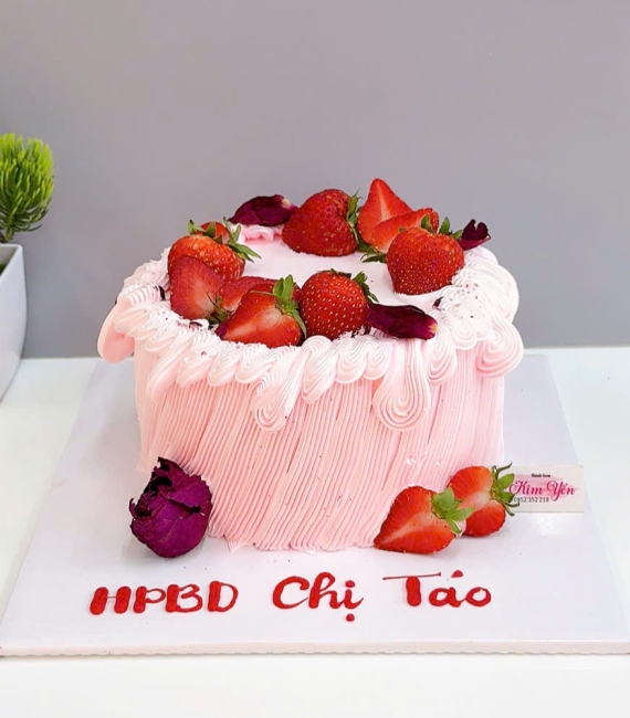 Mẫu bánh trái cây tone hồng tặng chị gái