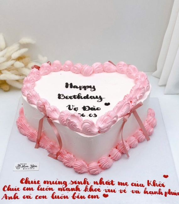 Bánh kem tặng nữ trái tim viêt lời chúc hot 2026