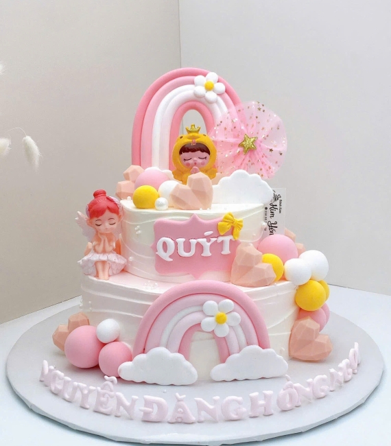 Bánh kem thôi nôi dành cho bé gái tone hồng tại Kim Yến