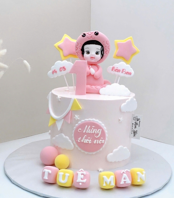 Bánh kem thôi nôi dành cho bé gái tone hồng tuổi tỵ