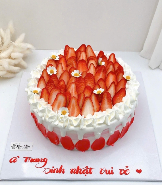 Bánh kem dâu tây mừng sinh nhật