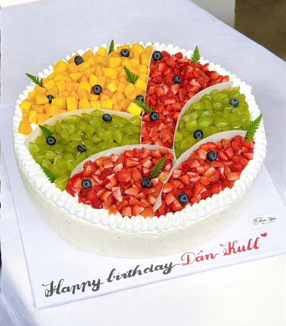 Bánh kem mix nhiều trái cây hot 2026