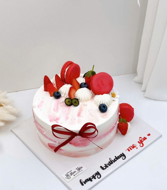 Bánh kem mừng sinh nhật tone hồng