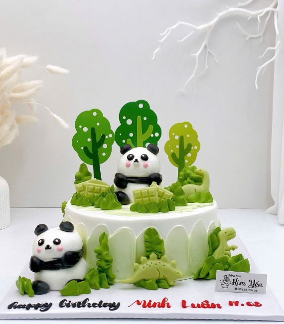 Mẫu bánh kem tạo hình dành cho bé trai 8 tuổi gấu trúc 