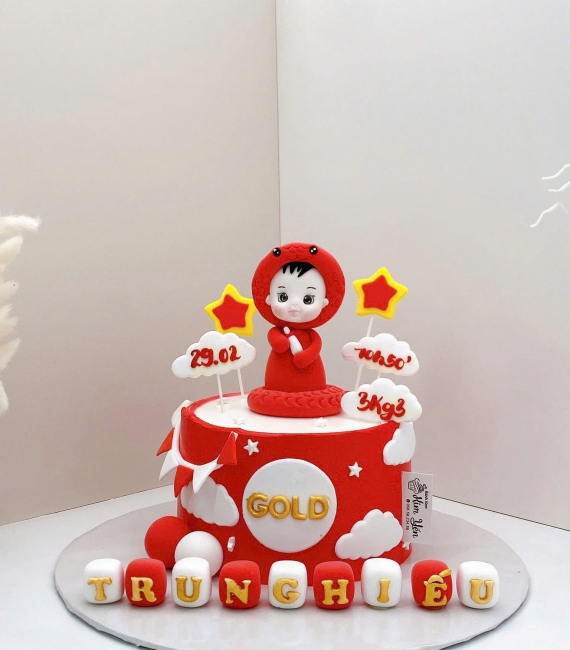 Bánh kem thôi nôi bé trai tone đỏ 