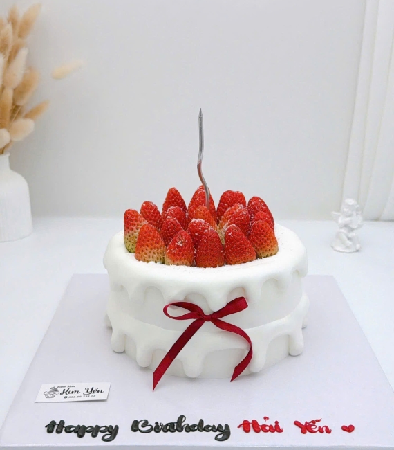 Bánh kem trái cây mix dâu tây cao cấp