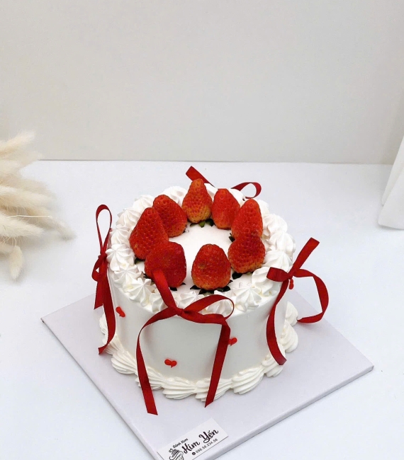 Bánh kem trái cây mix dâu tây hot 2026