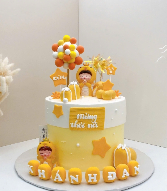Bánh kem thôi nôi bé trai tone vàng tuổi tỵ