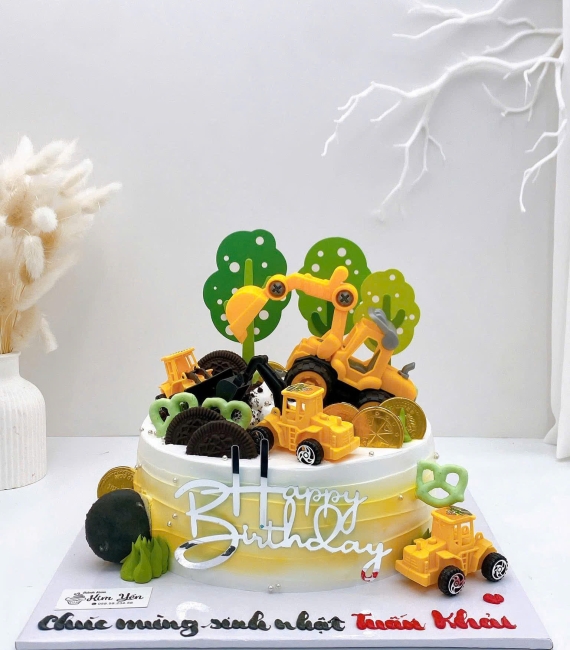 Mẫu bánh kem dành cho bé trai xe mẫu xe múc 