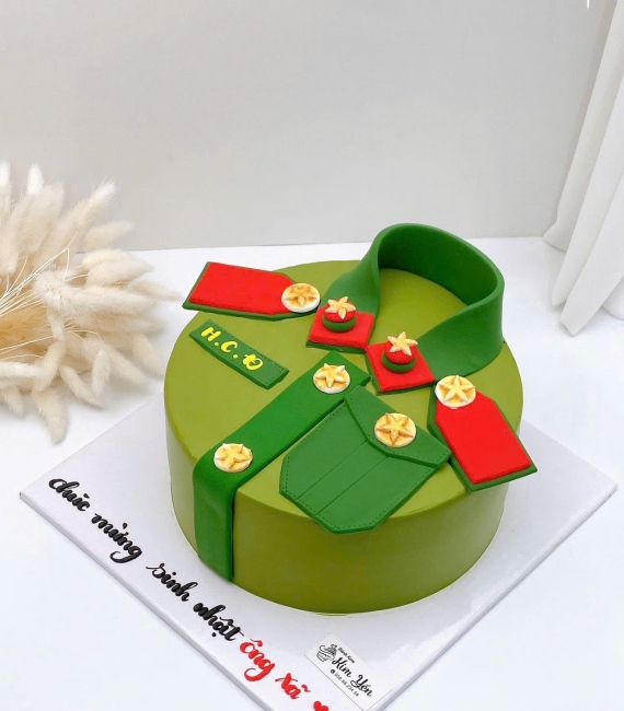 Mẫu bánh kem tạo hình áo công an