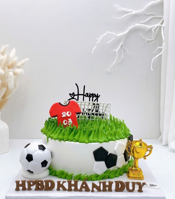 Mẫu bánh kem dành cho bé trai thích đá bóng hot 2026