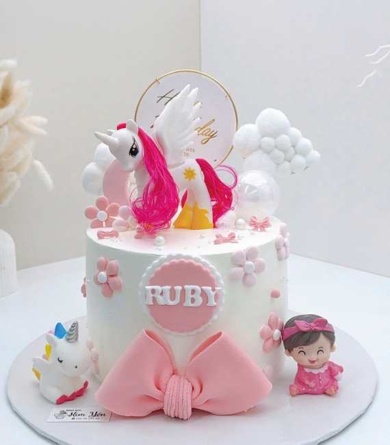 Bánh kem thôi nôi tone hồng dành cho bé gái hot 