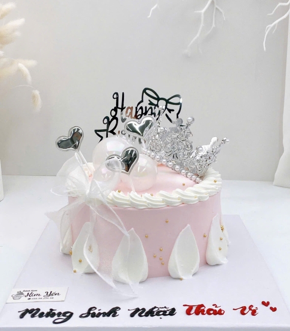 Bánh kem dành cho nữ tone hồng nhẹ 