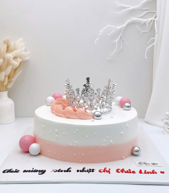 Bánh kem dành cho nữ mẫu bánh vương miện đẹp hot