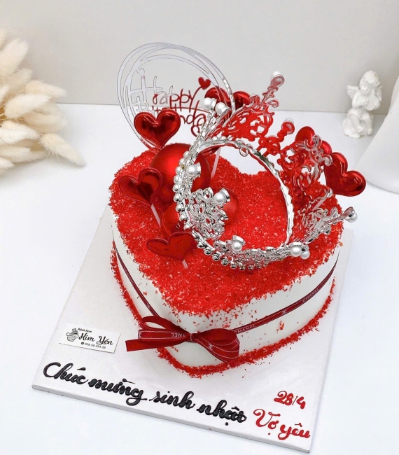 Bánh kem kỉ niệm ngày cưới hot kèm vương miện