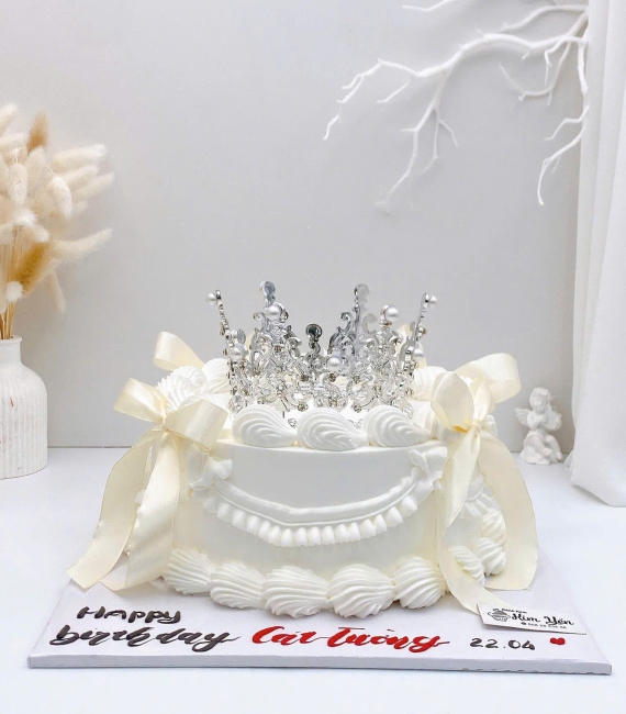 Bánh kem dành trang trí vương miện hot 