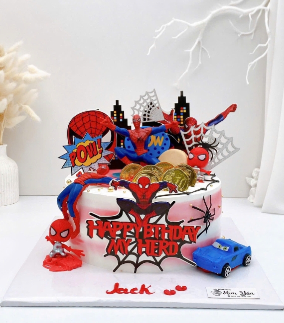 Bánh kem dành cho bé trai hình siêu nhân làm theo yêu cầu