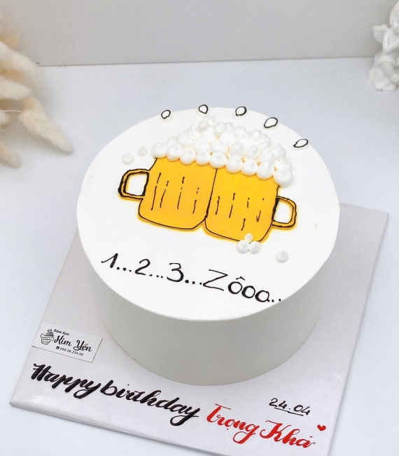 Bánh kem tạo hình 2 ly bia cụng nhau 