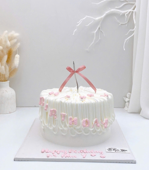 Bánh kem dành  cho nữ viết chúc mừng sinh nhật 