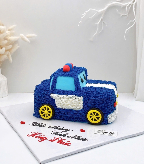 Bánh kem tạo hình xe ô tô dành cho bé trai
