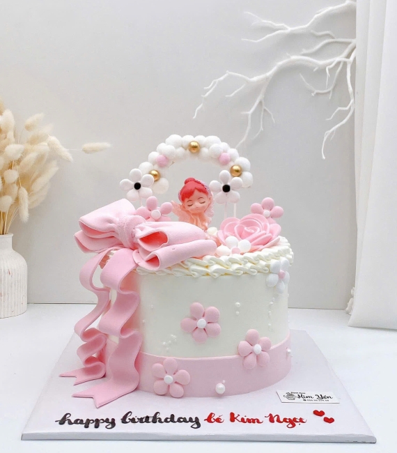 Bánh kem công chúa mẫu màu hồng tone trắng cao cấp 