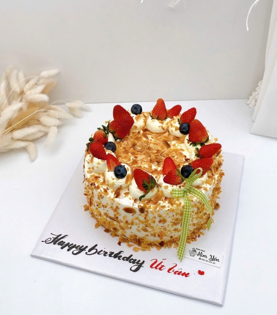 Bánh Kem Trái Cây hot 2026 phủ đầy hạnh nhân 