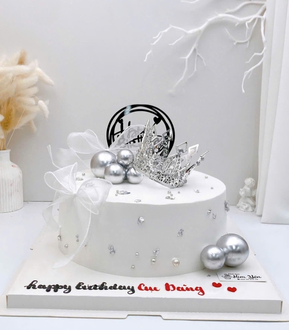 Bánh kem tặng nữ tone trắng hot 