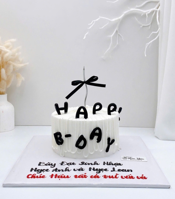 Bánh kem đẹp dành cho nữ viết lời chúc vui