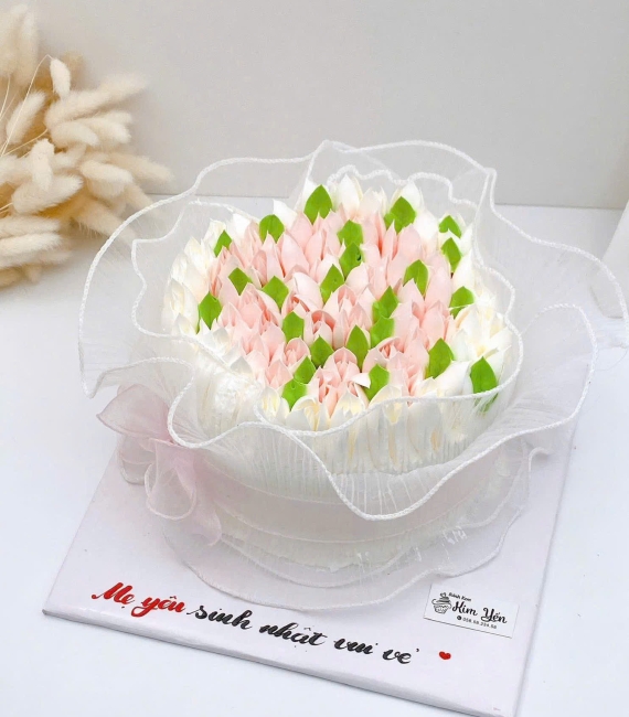 Bánh kem đẹp dành cho nữ bắt hoa tulip