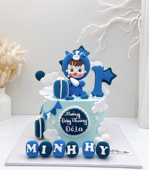 Bánh kem tuổi tỵ dành cho bé trai tone xanh dương 