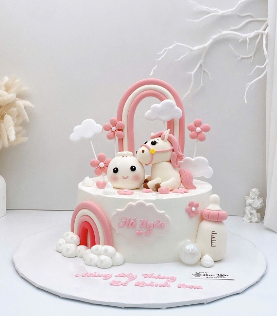 Bánh Kem bánh thôi nôi cho bé tuổi ngựa 