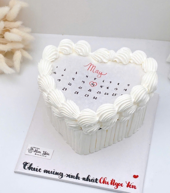 Bánh kem trái tim viết ngày kỷ niệm hot 