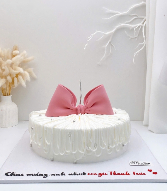 Bánh kem nơ tone hồng hot hiện nay 