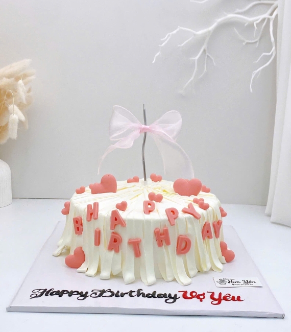 Bánh kem trang trí trái tim tặng vợ yêu 