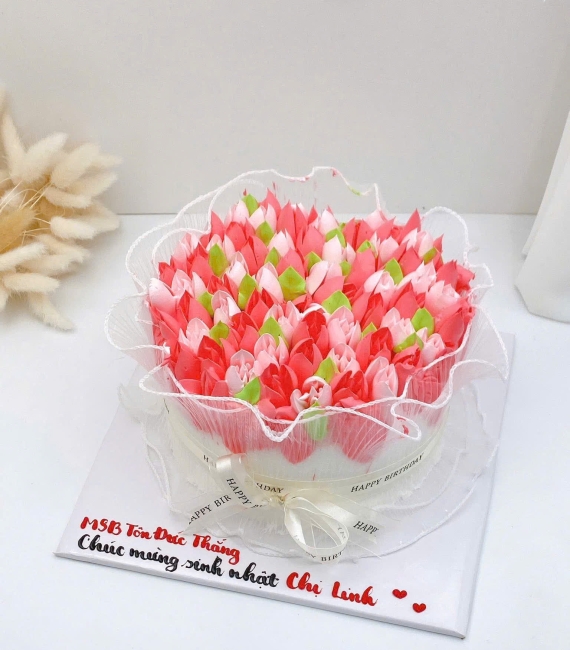 Bánh kem tạo hình bó hoa tulip tặng chị gái 