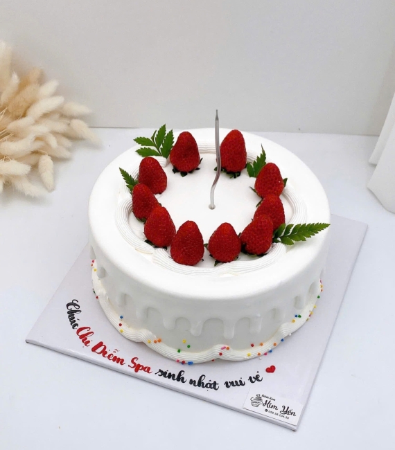 Bánh kem trái cây mix dâu tây theo yêu cầu 