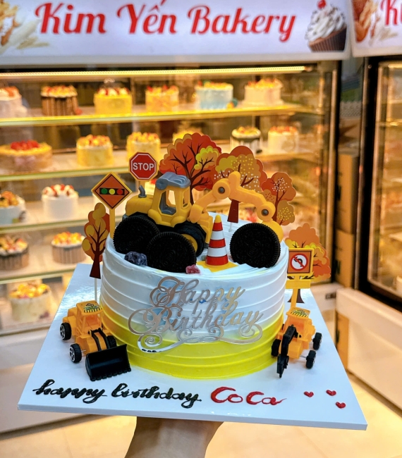 Bánh kem tặng dành cho bé trai yêu thích xe công trình 