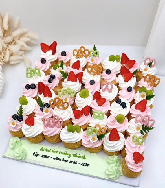 Mẫu bánh su kem mừng liên hoan cuối năm 